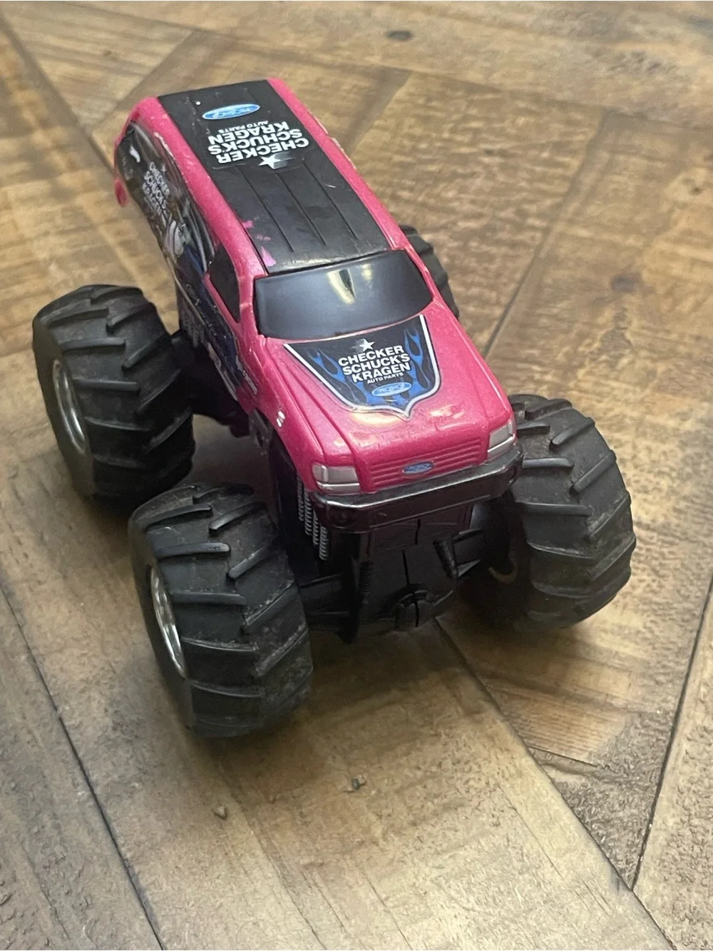 Hot Wheels Monster Jam Scarlet Bandit 1:24 Scale Die-Cast Monster Truck - Pink